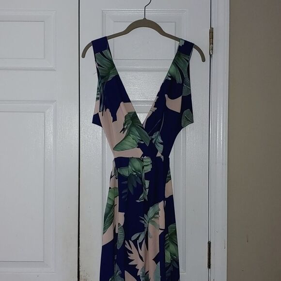 Latiste  by Amy Navy green cream floral halter open back maxi dress Sz M - Picture 3 of 9